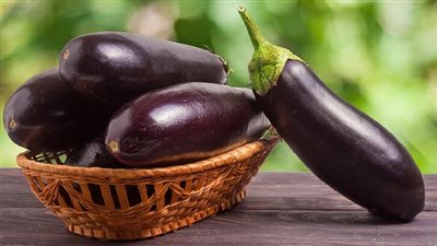 تفسير رؤية الباذنجان الأسود في المنام للعزباء والمتزوجة