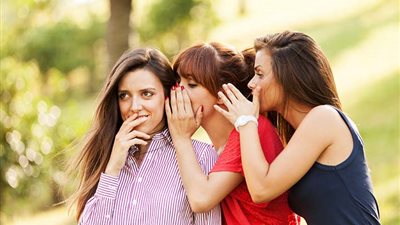 4 نصائح ذهبية لحماية حياتك الزوجية من تدخل الأصدقاء (إنفوجراف)