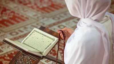 تفسير حلم قراءة سورة الواقعة في المنام للعزباء والحامل