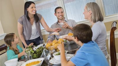 6 خطوات لتعليم أطفالك إتيكيت التعامل في عزومات رمضان 2024