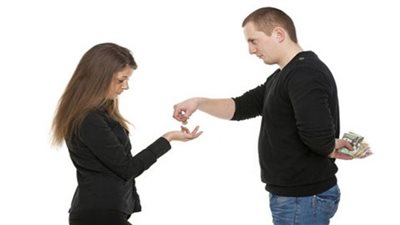 5 حيل ذكية للتفاوض مع زوجك البخيل في رمضان 2024