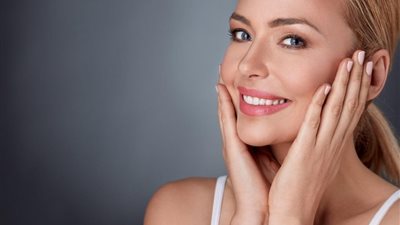 روتين العناية بالبشرة بعد سن الـ30