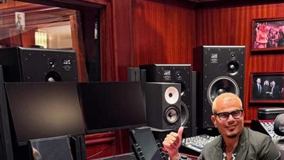 عمرو دياب يشعل حفل نهائي كأس مصر بالسعودية 