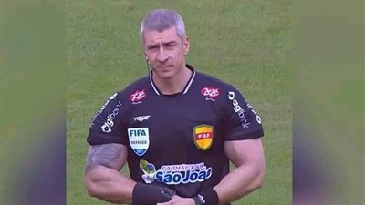 فتيات السوشيال ميديا يسخرن من حكم مباراة نهائي كأس مصر «مفيش طرد في ضرب»