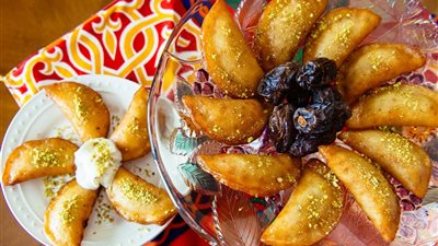 طريقة عمل القطايف بالجوز والقرفة 