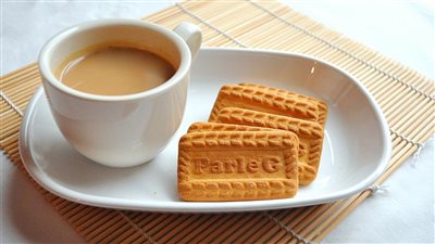 تفسير حلم أكل البسكويت في المنام للعزباء والمتزوجة