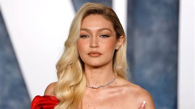 غياب جيجي حديد عن حفل الأوسكار 2024 بسبب ابنتها (صور)