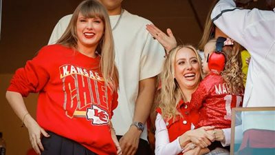 تايلور سويفت تتبرع بمبلغ ضخم لأسرة مذيعة أمريكية بعد مقتلها