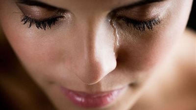 تفسير حلم البكاء في المنام للعزباء والحامل