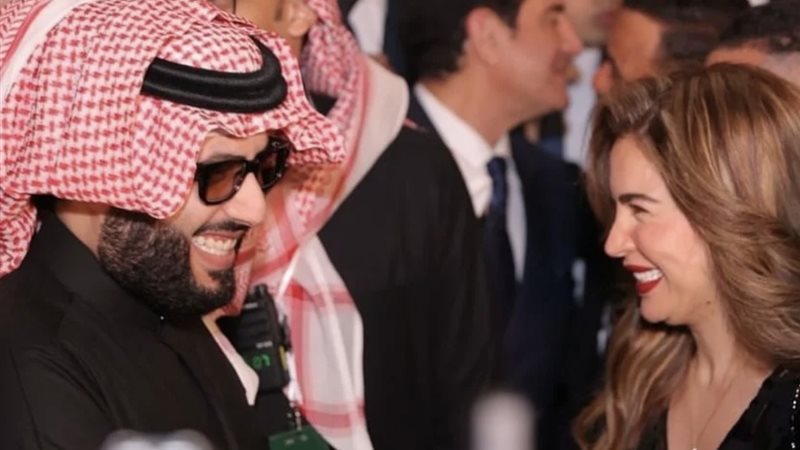 مي عز الدين وتركي