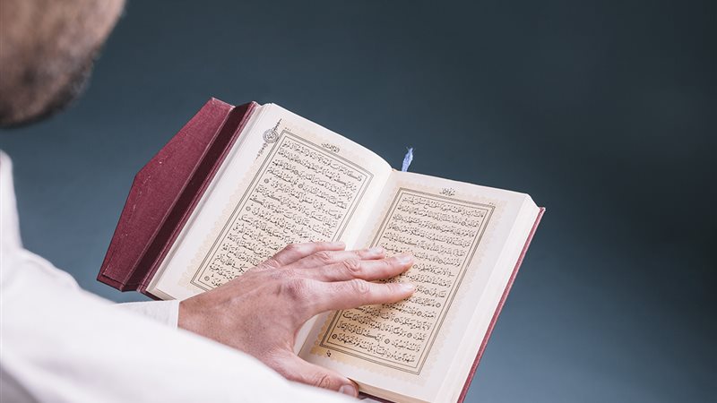 حكم قراءة القرآن