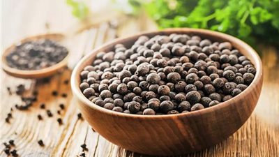 تفسير رؤية الفلفل الأسود في المنام للعزباء والمتزوجة