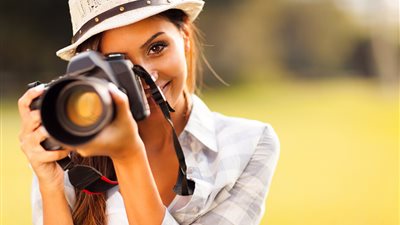 تفسير حلم الكاميرا في المنام للعزباء والمتزوجة