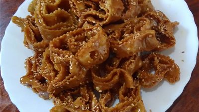 حلو رمضان 2024.. طريقة عمل الشباكية من المطبخ المغربي 