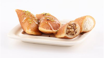 حلويات رمضان 2024.. طريقة عمل القطايف بالكاسترد في مطبخك