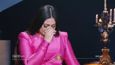 بوسي تكشف مواقف مروعة بين طليقها الراحل والحالي (فيديو)