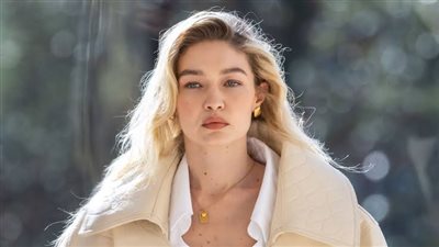 جيجي حديد تروج لمستحضرات تجميل مايبلين في رمضان 2024 