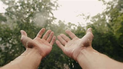 دعاء المطر في رمضان 2024 ردديه «اللهم صيبا هنيًا وصيبًا نافعًا» 