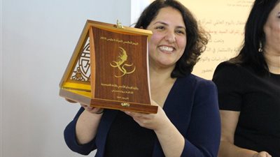 خولة حسني | كاتبة تونسية حصلت على جائزة الكومار الذهبي