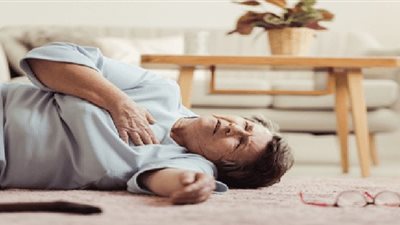 5 أسباب غير متوقعة تعرضك للإغماء المفاجئ.. أغربها الضحك