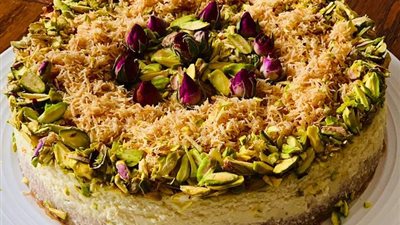 حلويات رمضان 2024.. طريقة عمل تشيز كيك الكنافة بالفستق