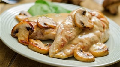 طريقة اعداد الدجاج المشوي بصوص المشروم 