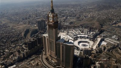 تفاصيل حالة الطقس ودرجات الحرارة الكبرى والصغرى في مكة والمدينة اليوم 