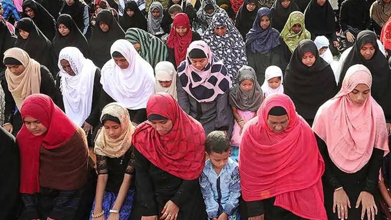 حكم امامة المراة