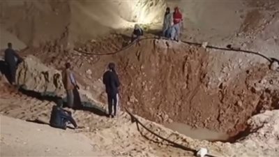 سقوط مزارع في بئر بعمق 30 مترًا وفشل محاولات إنقاذه (فيديو)