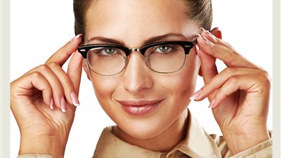تفسير رؤية النظارة في المنام للعزباء والمتزوجة