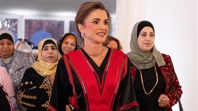 الملكة رانيا تخطف الأنظار بقفطان ساتان في إفطار رمضان (صور)