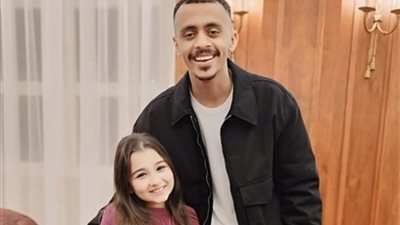 رد ناري من كزبرة على منتقدي تكريمه في الجامعة البريطانية  