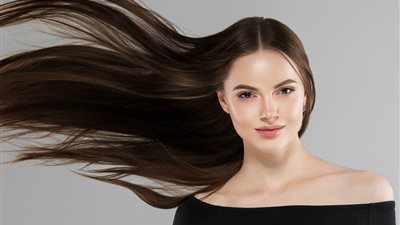 بدون كوافير | وصفة طبيعية سحرية لفرد الشعر في العيد