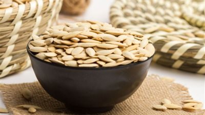 تفسير رؤية اللب في المنام «بشارة للعزباء والحامل»