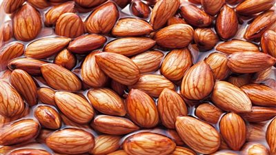 5 فوائد لتناول اللوز تفوق توقعاتك (إنفوجراف)