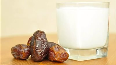 5 فوائد مدهشة لرجيم التمر واللبن