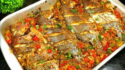 طريقة عمل صينية السمك بالخضار فى الفرن 