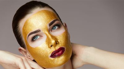 فوائد ماسك الذهب المذهلة لنضارة وإشراق البشرة 