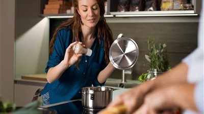 4 حلول سريعة لإصلاح أخطاء الطهي في رمضان (إنفوجراف)