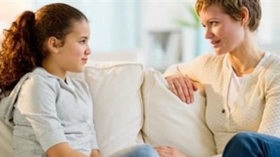 6 نصائح للتعامل مع أول دورة شهرية لابنتك المراهقة