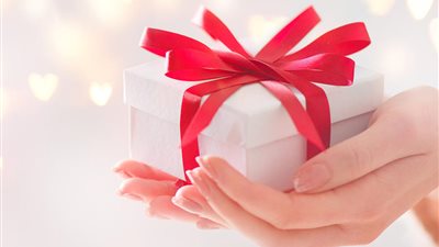 5 هدايا تفضلها الزوجة في عيد الفطر.. أهمها العيدية