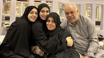 كيف فاجأ أشرف زكي زوجته روجينا في عيد ميلادها؟