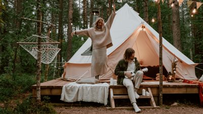 تفسير حلم الجلوس داخل خيمة في المنام 