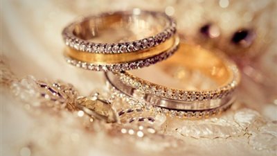 ما حكم أخذ الزوج شبكة زوجته؟ «الإفتاء تُجيب»