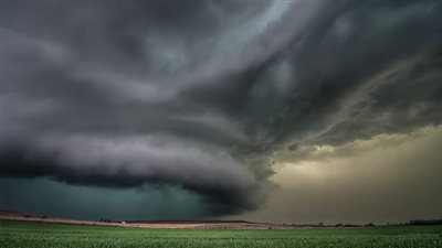 ظهور سحابة خضراء في سماء الإمارات تثير القلق والرعب