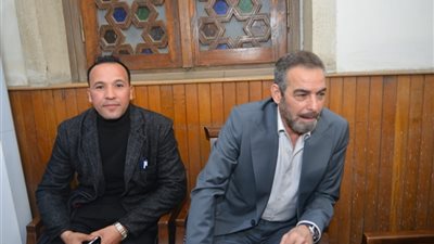 تصرف غريب للفنان أحمد عبد العزيز في عزاء شيرين سيف النصر (فيديو) 