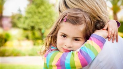 5 أخطاء تربوية تفقد طفلك الثقة بالنفس