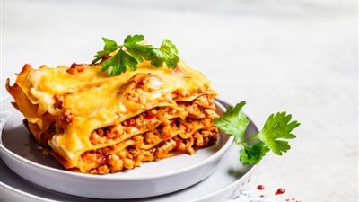 طريقة عمل اللازانيا باللحم وصوص البشاميل