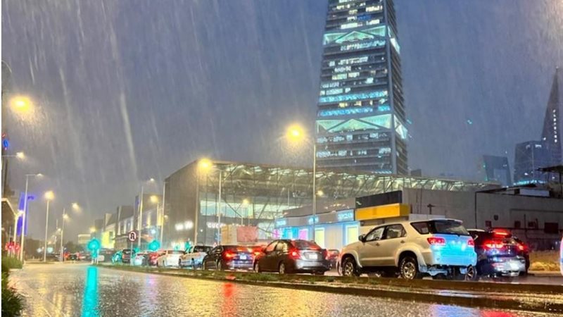 أمطار غزيرة بالرياض
