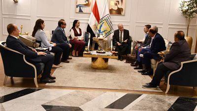 محافظ جنوب سيناء يلتقي وفداً كنديًا لبحث إنشاء مركز للقلب بشرم الشيخ